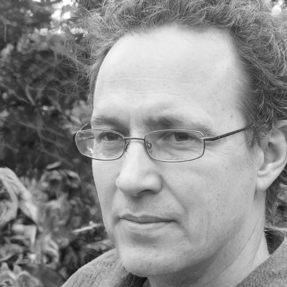 Retrato profesional de Carlos Mendoza